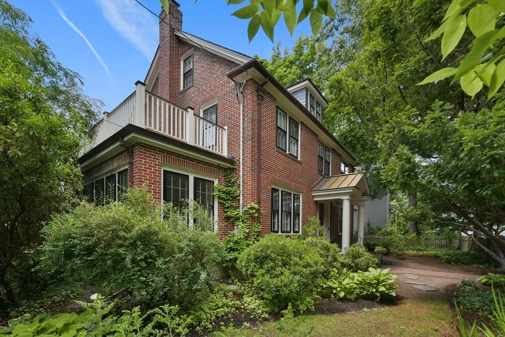 4 bed, 4+ bath apartment for rent at 140 Foster St, West Cambridge — photo 10 of 18
