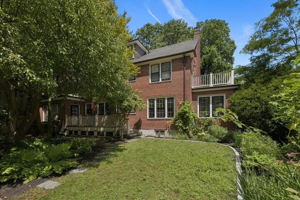 4 bed, 4+ bath apartment for rent at 140 Foster St, West Cambridge — photo 11 of 18