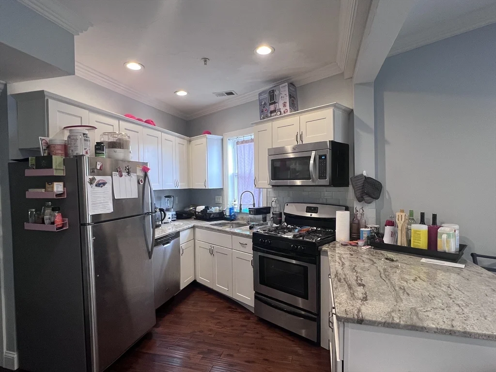 4 bed, 2 bath apartment for rent at 140 Marcella St Unit 4, Mission Hill — photo 2 of 14