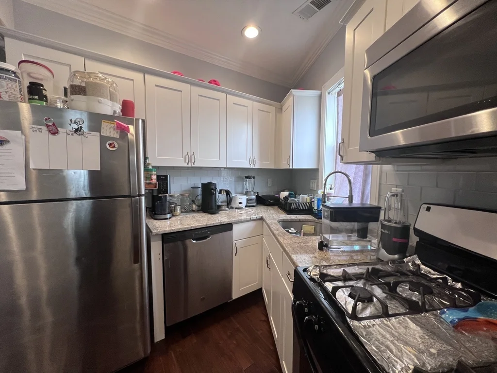 4 bed, 2 bath apartment for rent at 140 Marcella St Unit 4, Mission Hill — photo 3 of 14