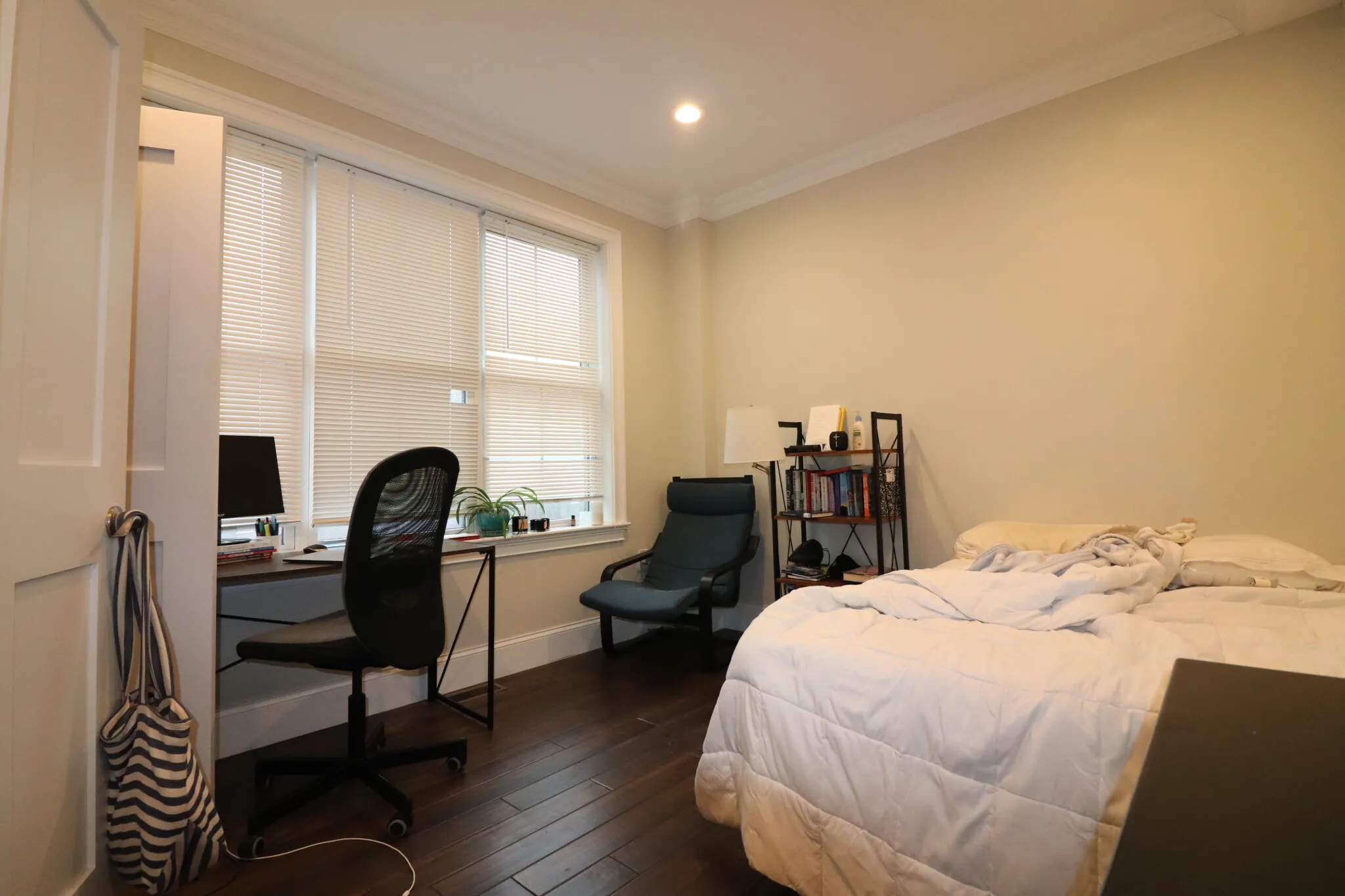 4 bed, 2 bath apartment for rent at 140 Minden St Unit 1, Jamaica Plain — photo 5 of 22