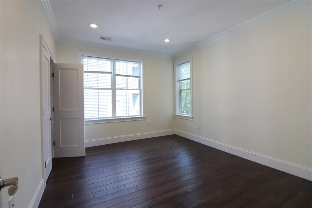 4 bed, 2 bath apartment for rent at 140 Minden St Unit 2, Jamaica Plain — photo 4 of 14