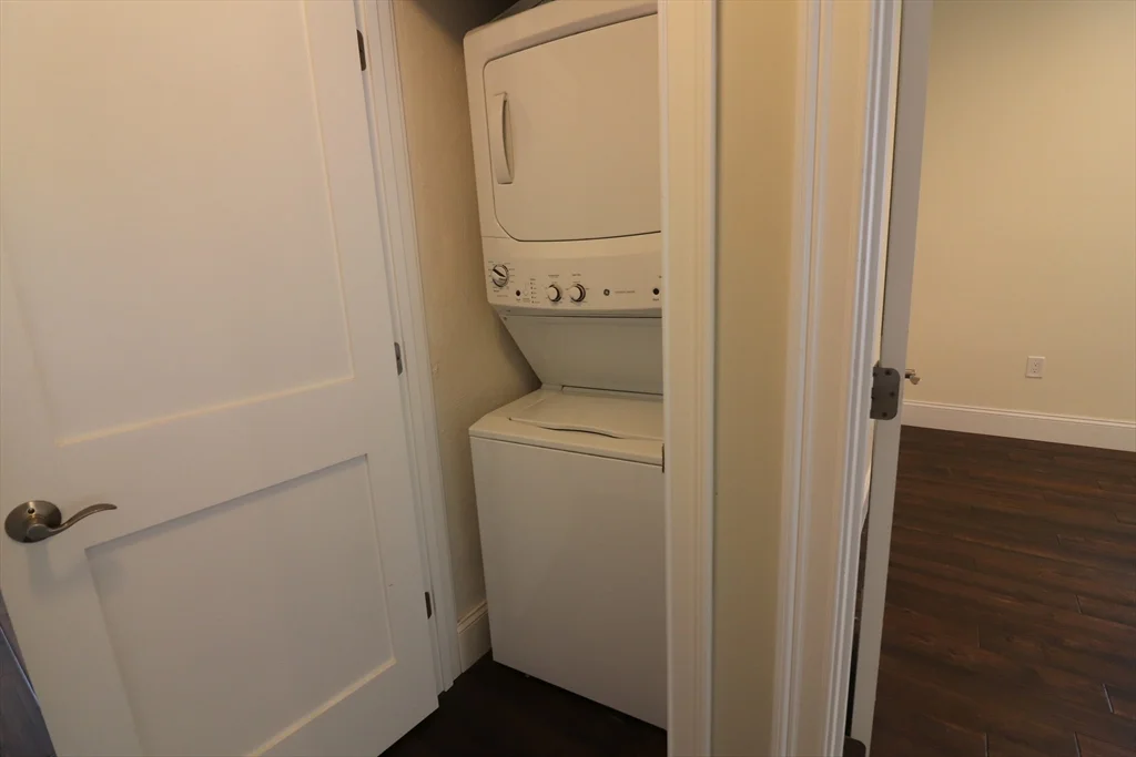 4 bed, 2 bath apartment for rent at 140 Minden St Unit 2, Jamaica Plain — photo 9 of 14