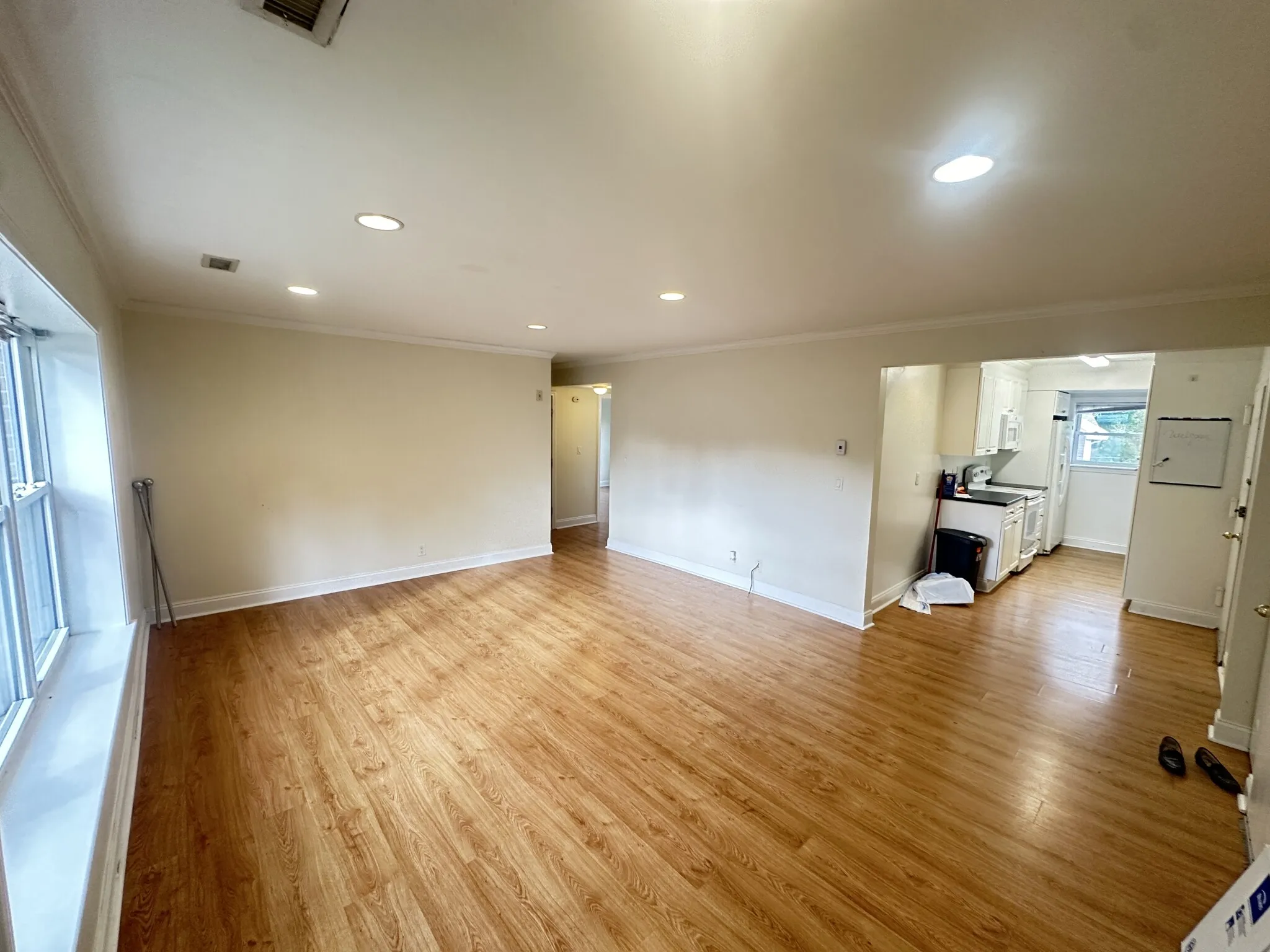 3 bed, 2 bath apartment for rent at 140 Newton St Unit 5, Brighton — photo 1 of 15