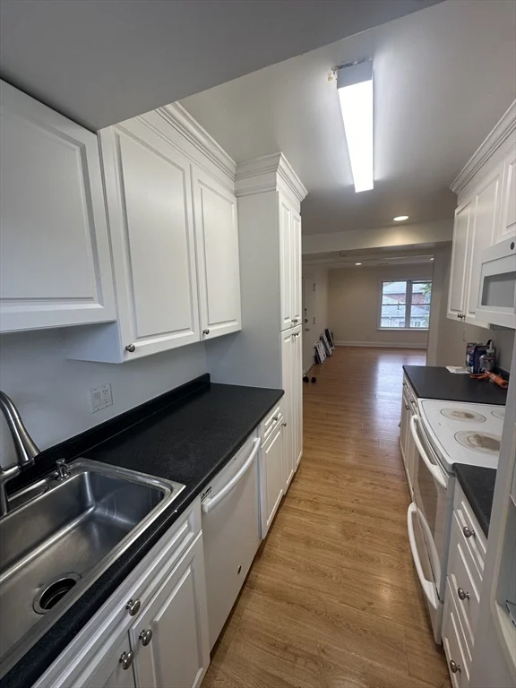 3 bed, 2 bath apartment for rent at 140 Newton St Unit 5, Brighton — photo 3 of 15