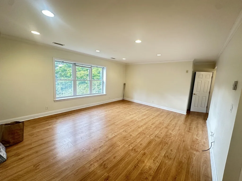 3 bed, 2 bath apartment for rent at 140 Newton St Unit 5, Brighton — photo 2 of 15