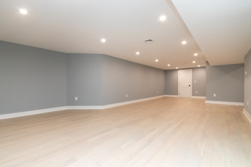 4 bed, 4+ bath apartment for rent at 140 Otis St Unit 2, East Cambridge — photo 35 of 42