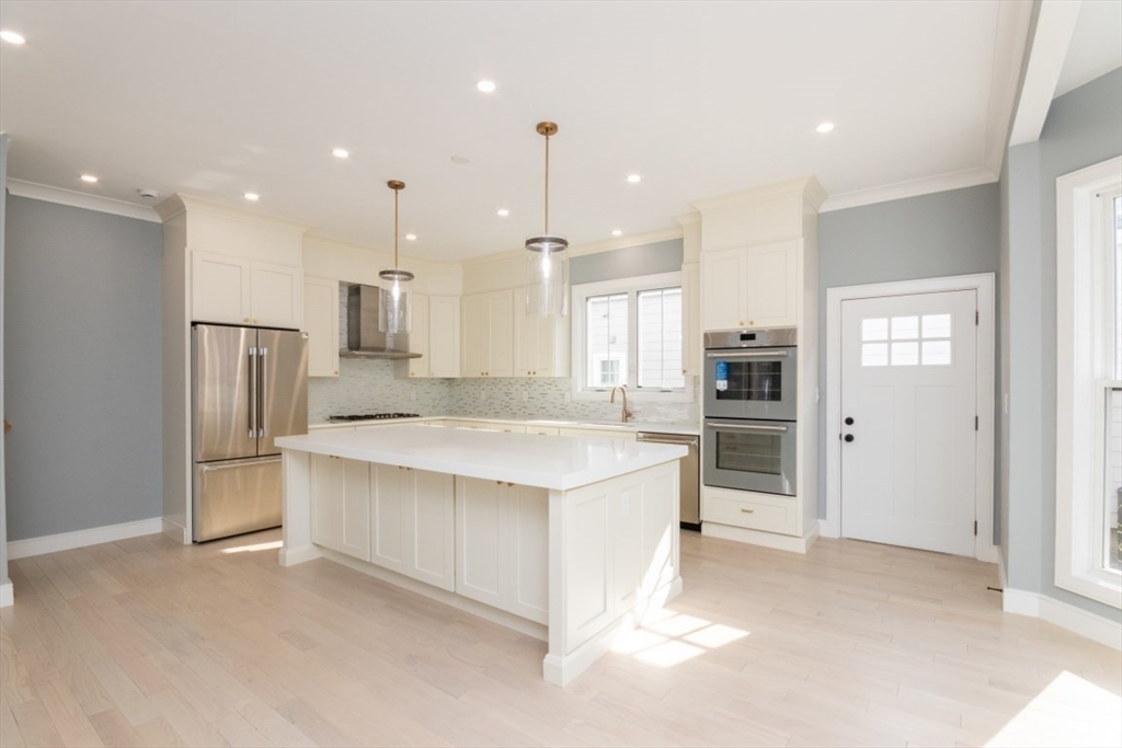 4 bed, 4+ bath apartment for rent at 140 Otis St Unit 2, East Cambridge — photo 6 of 42