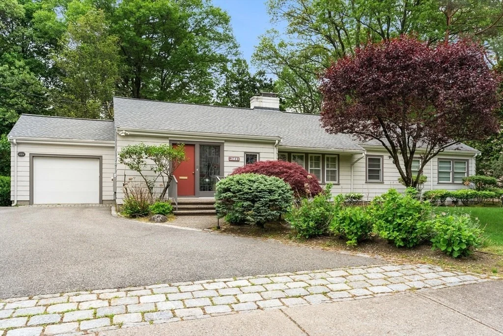4 bed, 3 bath apartment for rent at 140 Paulson Rd, Waban — photo 1 of 10