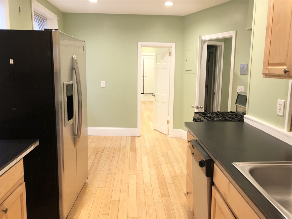 4 bed, 2 bath apartment for rent at 140 Prince St Unit 5-6, North End