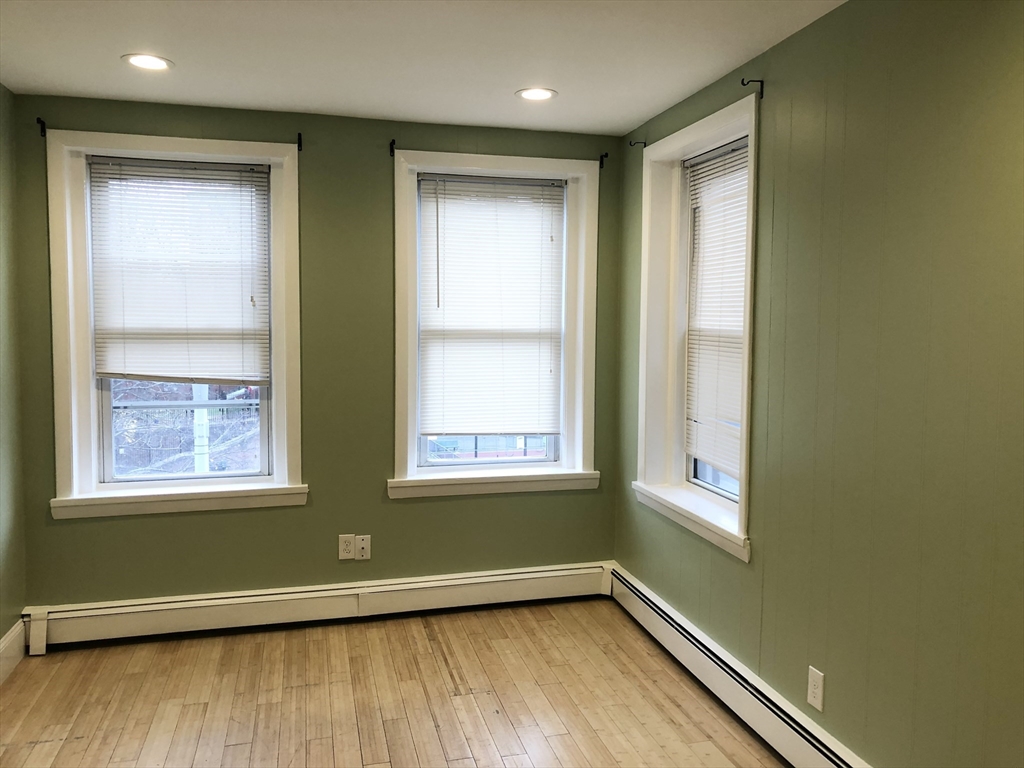 4 bed, 2 bath apartment for rent at 140 Prince St Unit 5-6, North End — photo 6 of 21