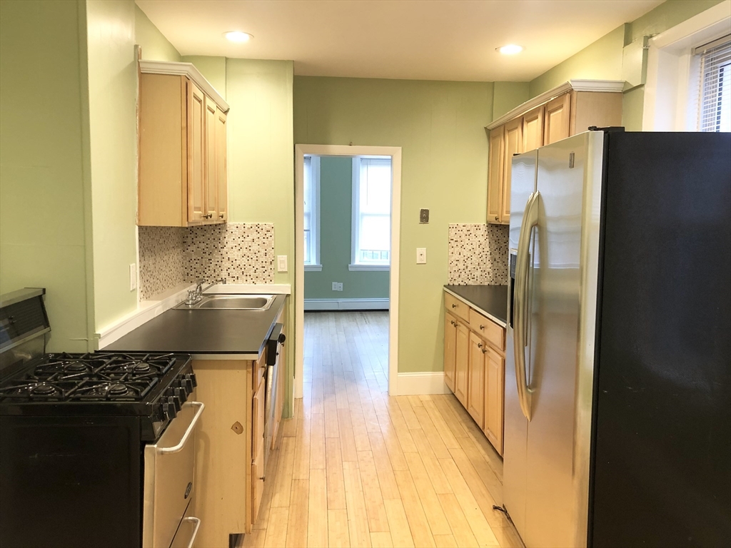 4 bed, 2 bath apartment for rent at 140 Prince St Unit 5-6, North End — photo 3 of 21