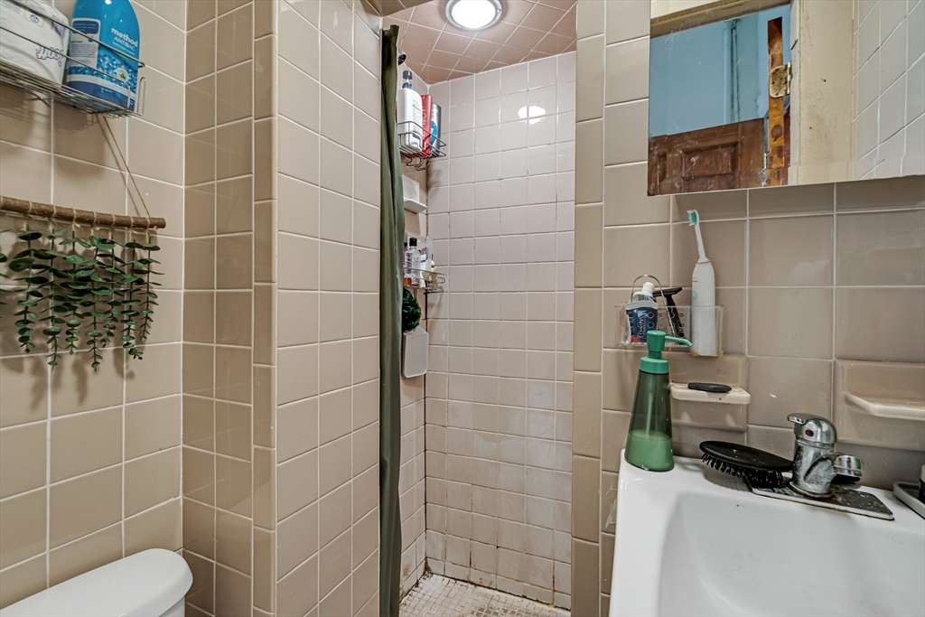 4 bed, 2 bath apartment for rent at 140 Prince St Unit 5-6, North End — photo 21 of 21