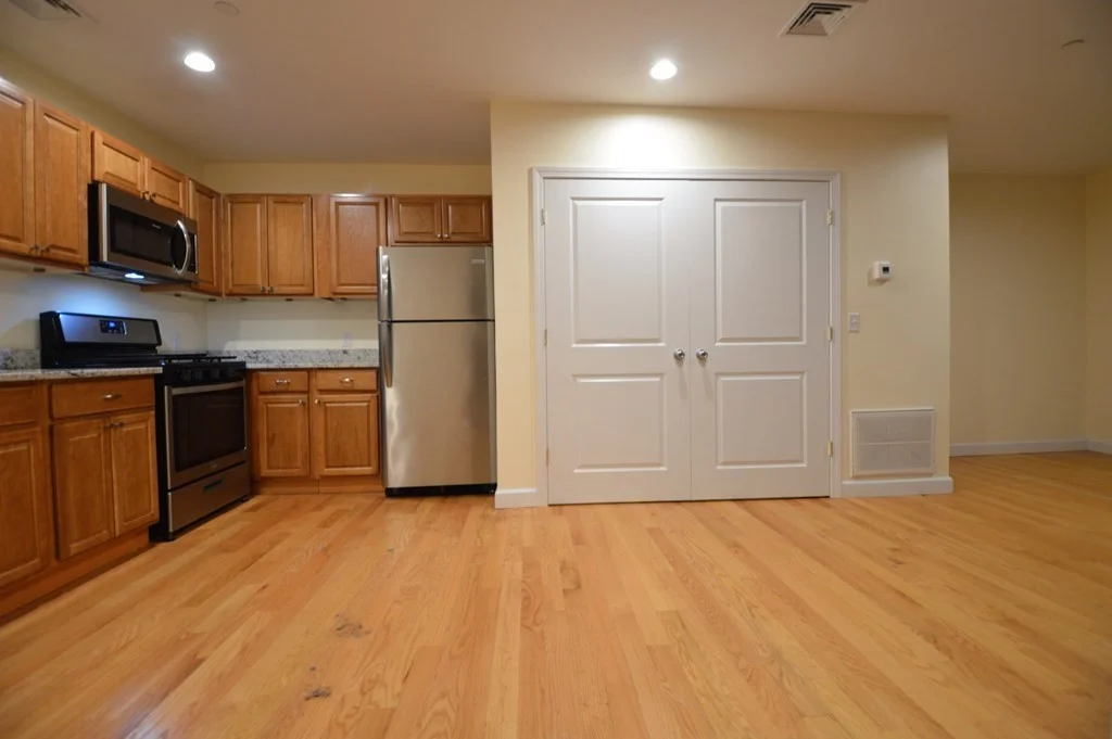 1 bed, 1 bath apartment for rent at 140 Union St Unit 405, East Lynn — photo 3 of 22