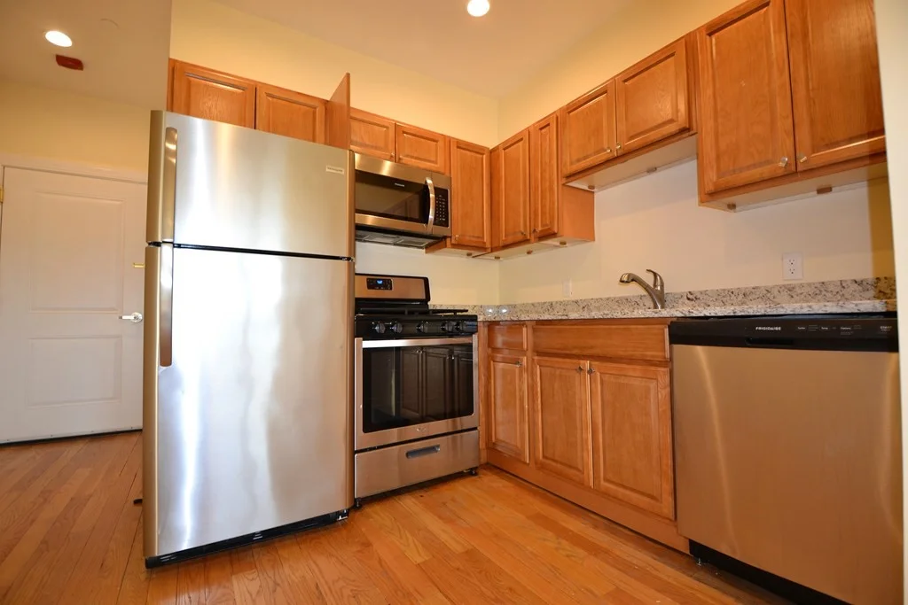 Studio bed, 1 bath apartment for rent at 140 Union St Unit 406, East Lynn — photo 4 of 5