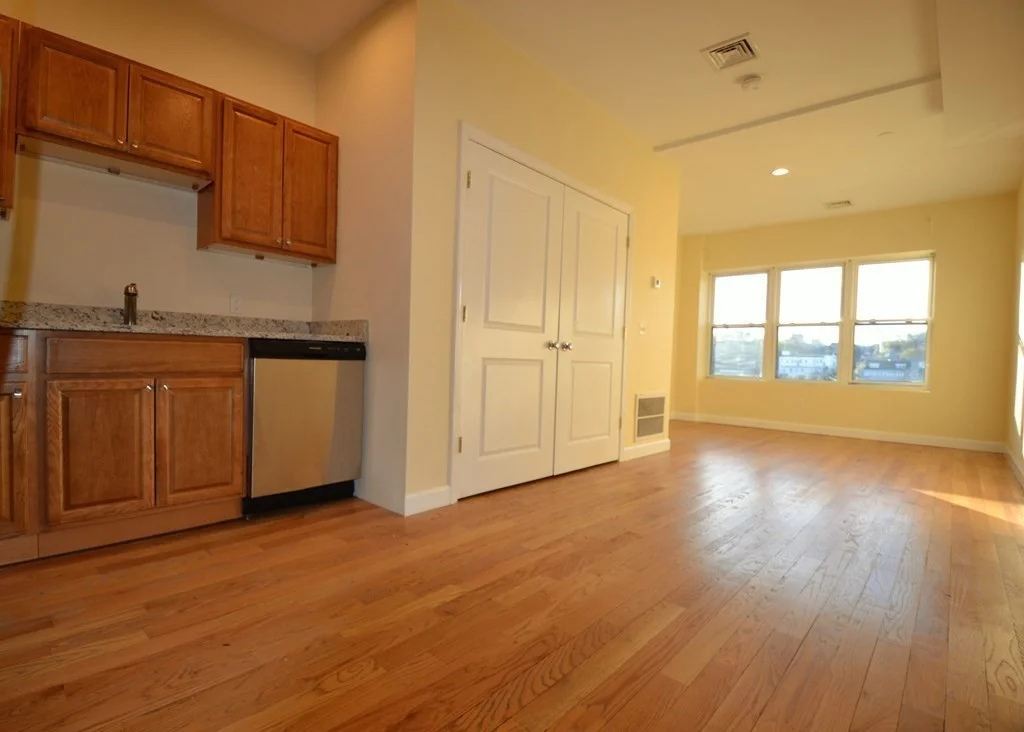 Studio bed, 1 bath apartment for rent at 140 Union St Unit 406, East Lynn — photo 2 of 5