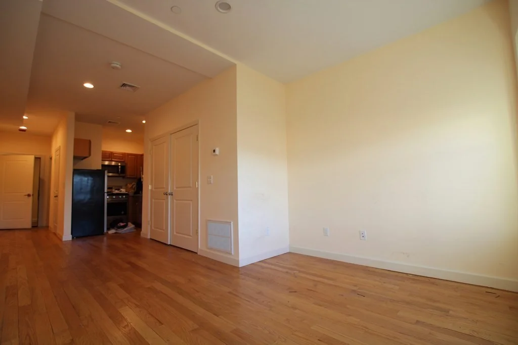 Studio bed, 1 bath apartment for rent at 140 Union St Unit 408, Lynn — photo 1 of 14