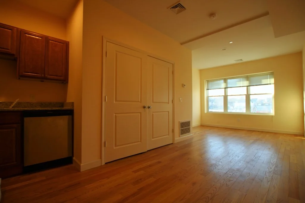Studio bed, 1 bath apartment for rent at 140 Union St Unit 408, Lynn — photo 9 of 14