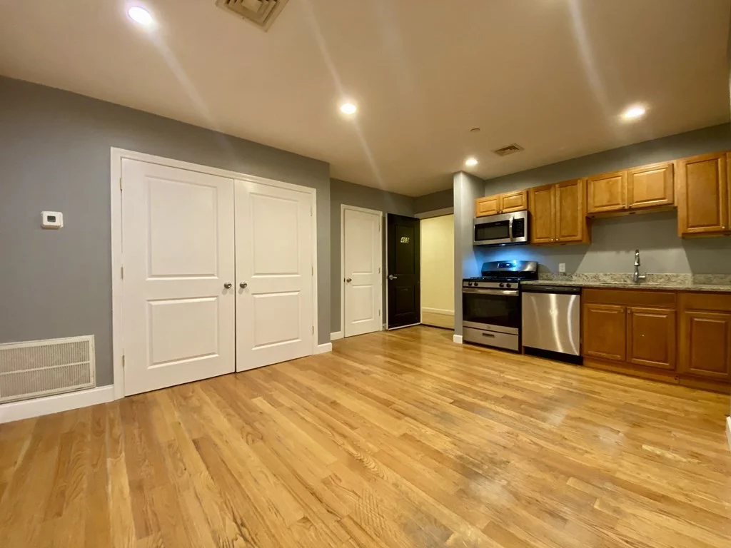 2 bed, 1 bath apartment for rent at 140 Union St Unit 409, East Lynn — photo 10 of 14