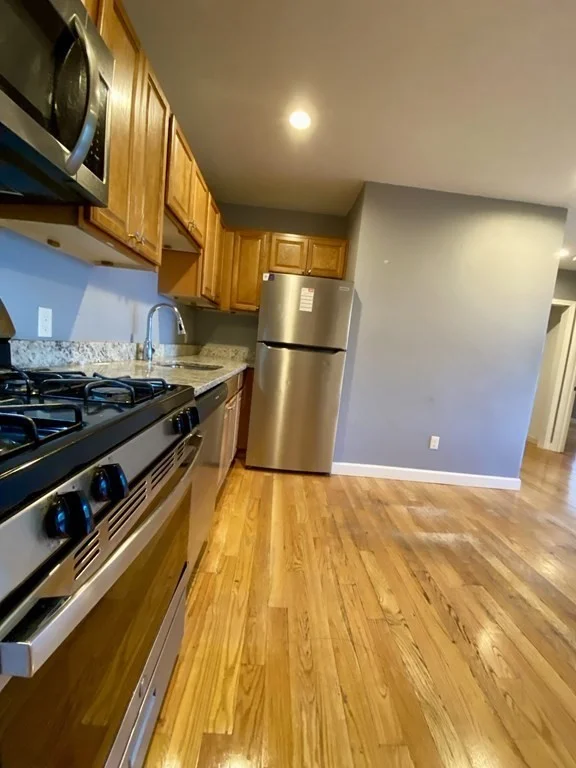 2 bed, 1 bath apartment for rent at 140 Union St Unit 409, East Lynn — photo 2 of 14