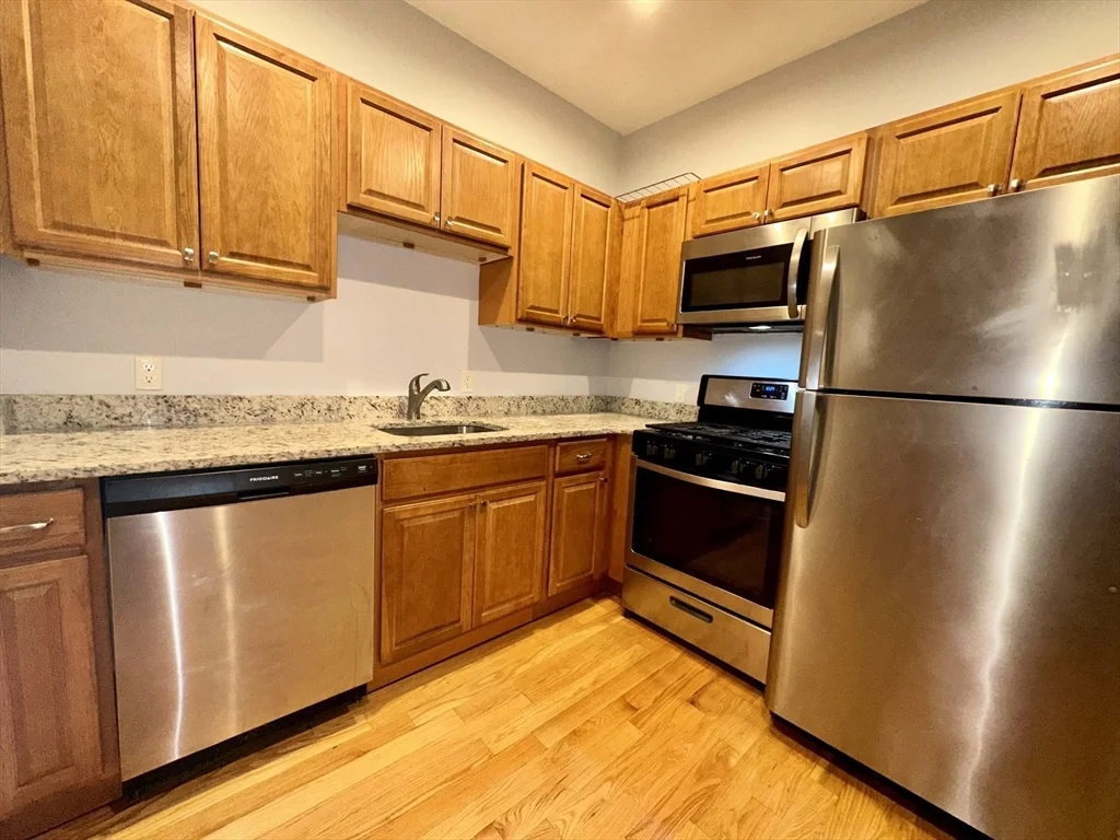 Studio bed, 1 bath apartment for rent at 140 Union St Unit 410, East Lynn — photo 2 of 6