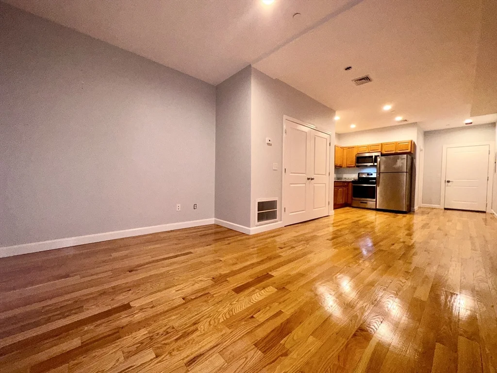 Studio bed, 1 bath apartment for rent at 140 Union St Unit 410, East Lynn — photo 1 of 6