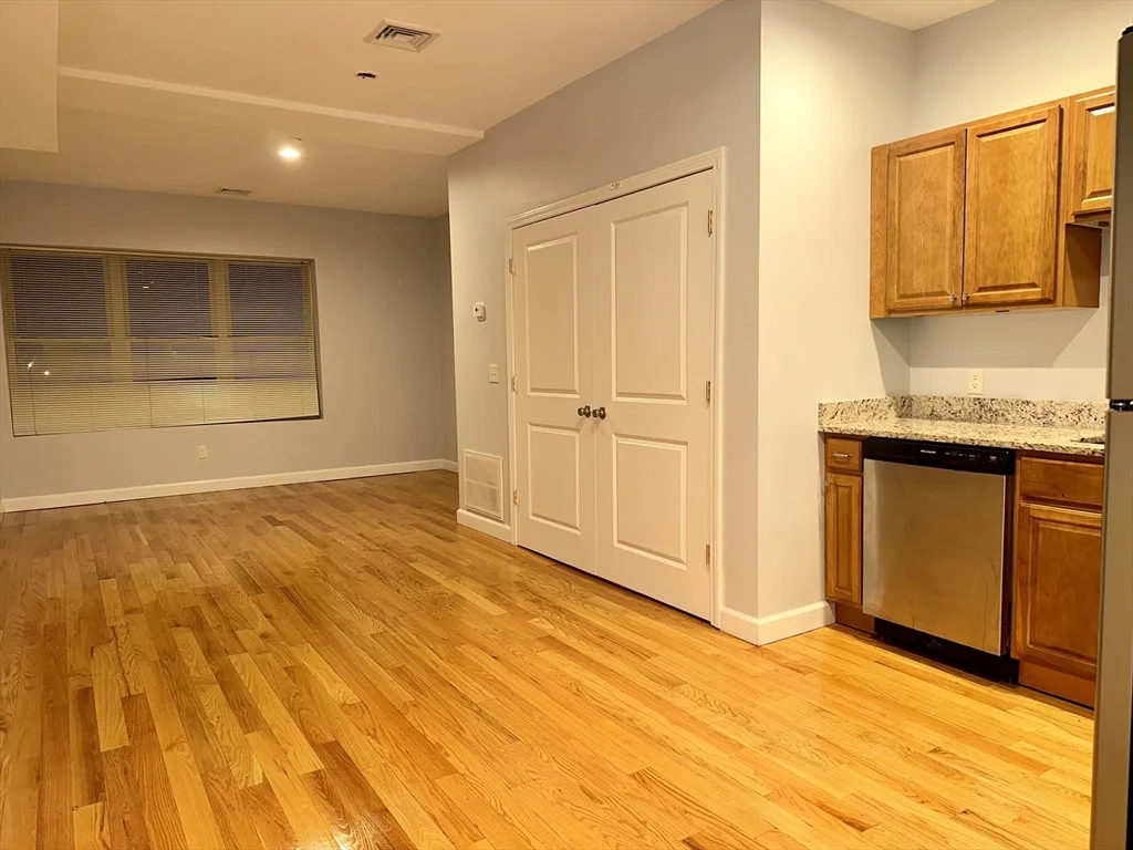 Studio bed, 1 bath apartment for rent at 140 Union St Unit 410, East Lynn — photo 5 of 6