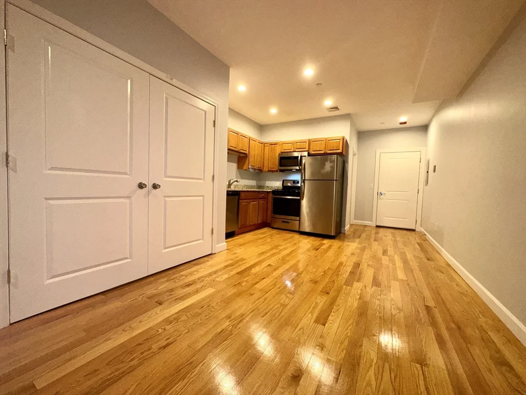 Studio bed, 1 bath apartment for rent at 140 Union St Unit 410, East Lynn — photo 3 of 6