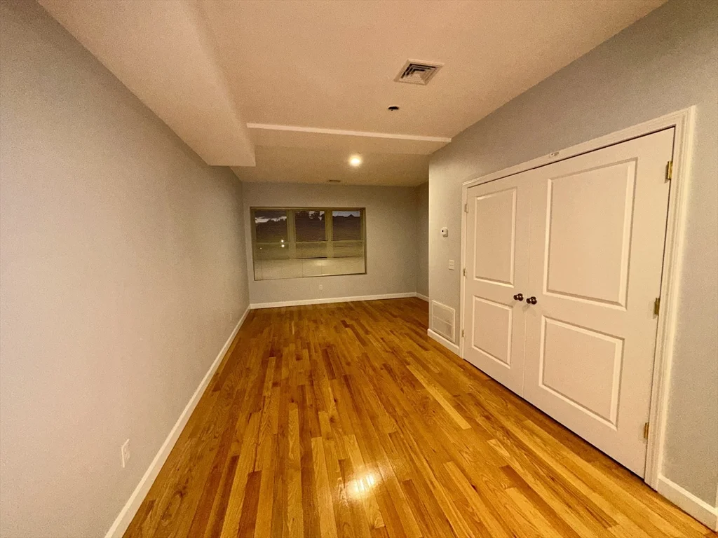 Studio bed, 1 bath apartment for rent at 140 Union St Unit 410, East Lynn — photo 4 of 6