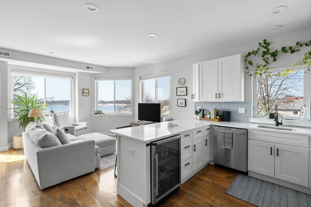 2 bed, 1 bath apartment for rent at 1400 Columbia Rd Unit 3, South Boston — photo 4 of 28
