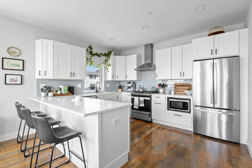 2 bed, 1 bath apartment for rent at 1400 Columbia Rd Unit 3, South Boston — photo 1 of 28