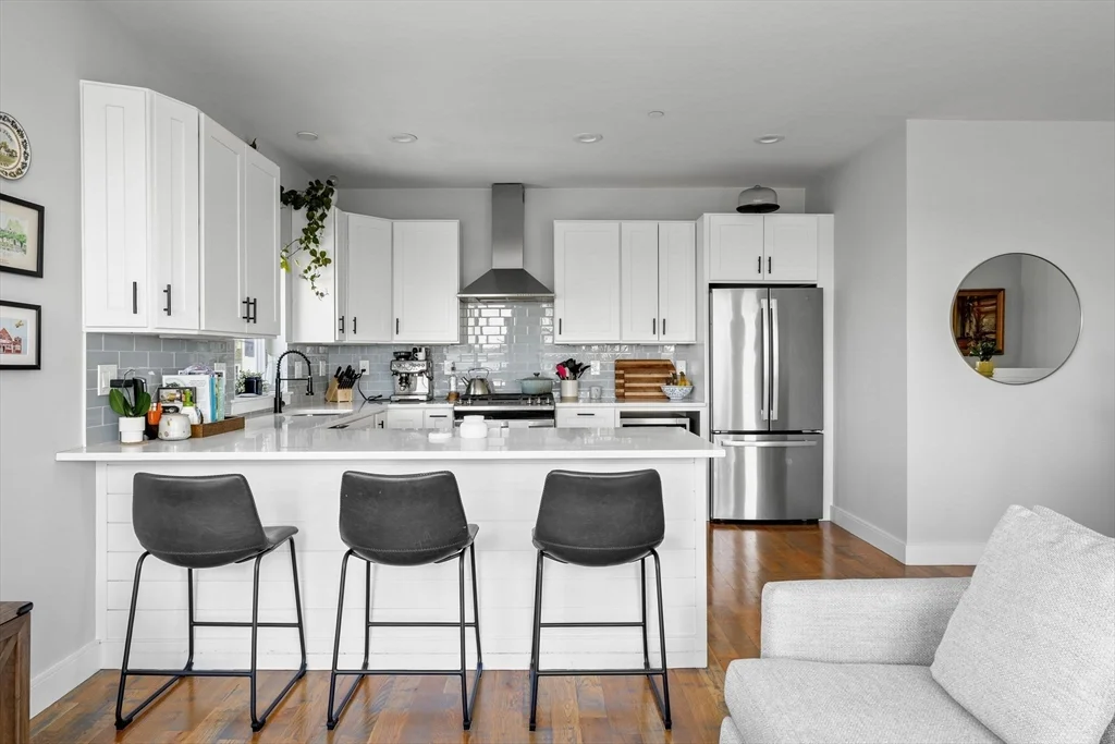 2 bed, 1 bath apartment for rent at 1400 Columbia Rd Unit 3, South Boston — photo 2 of 28