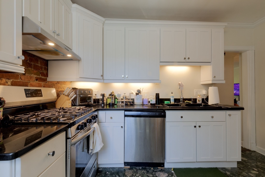 2 bed, 1 bath apartment for rent at 1400 Commonwealth Ave Unit 12, Allston — photo 21 of 25