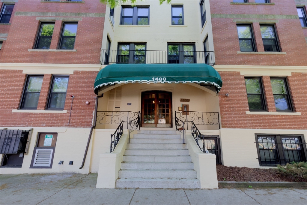 2 bed, 1 bath apartment for rent at 1400 Commonwealth Ave Unit 12, Allston — photo 3 of 25