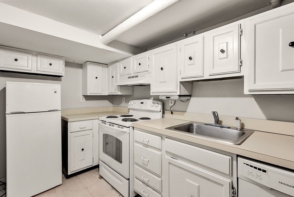 2 bed, 1 bath apartment for rent at 1400 Commonwealth Ave Unit 2, Allston — photo 6 of 11