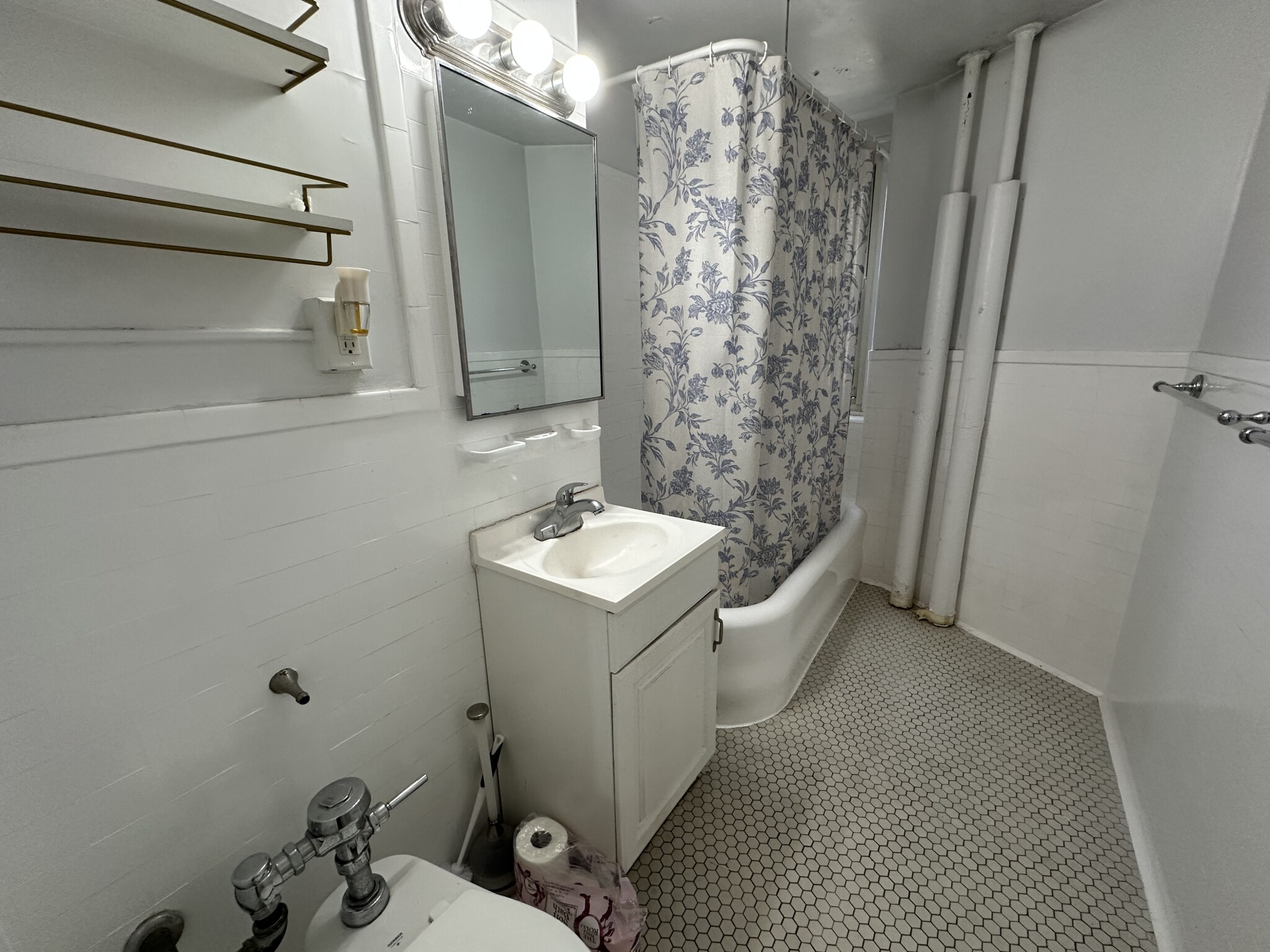 1 bed, 1 bath apartment for rent at 1401 Beacon St Unit 308, Coolidge Corner — photo 11 of 13