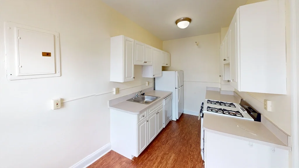 1 bed, 1 bath apartment for rent at 1401 Beacon St Unit 802, Coolidge Corner — photo 3 of 8