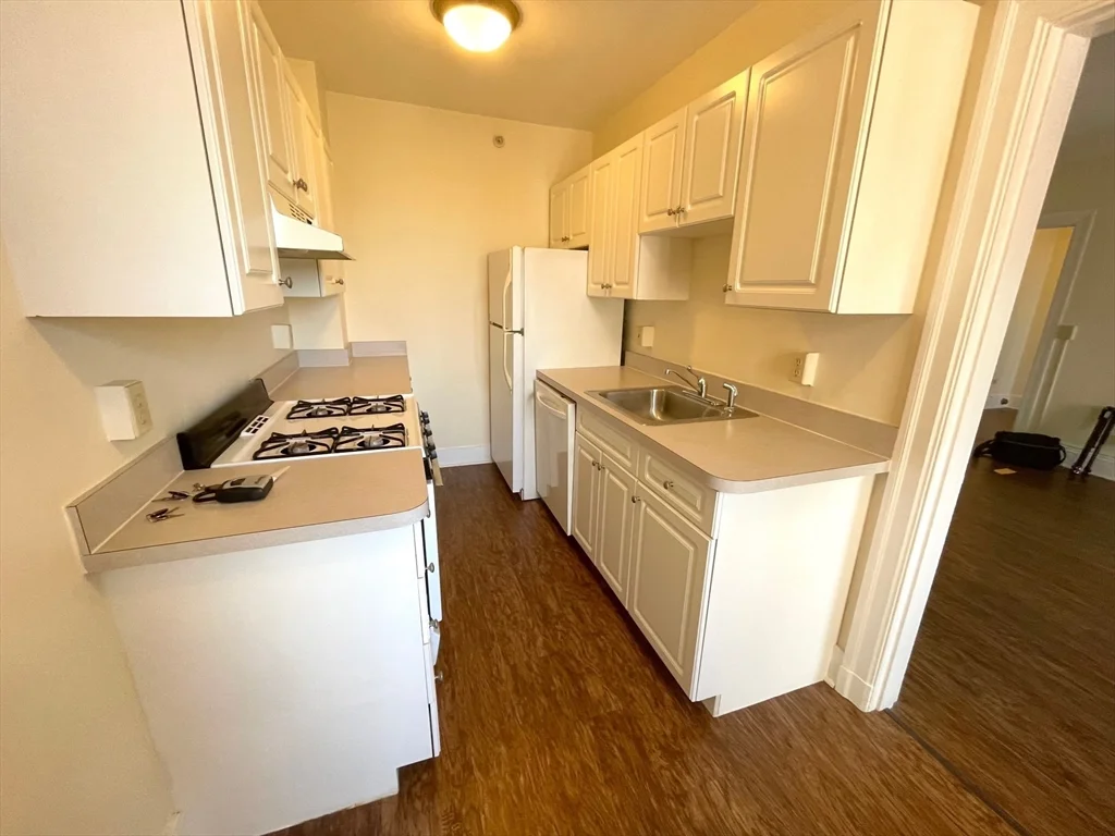1 bed, 1 bath apartment for rent at 1401 Beacon St Unit 808, Coolidge Corner — photo 7 of 11