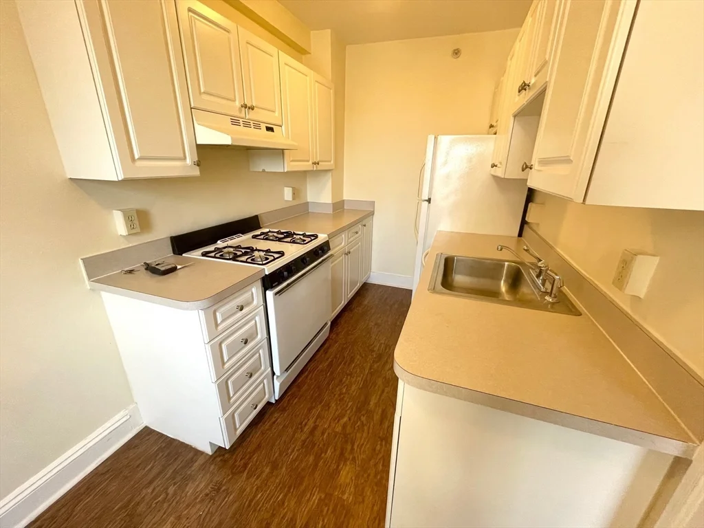 1 bed, 1 bath apartment for rent at 1401 Beacon St Unit 808, Coolidge Corner — photo 8 of 11