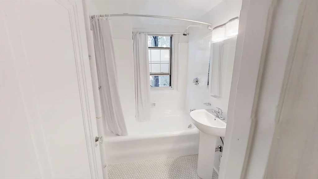 1 bed, 1 bath apartment for rent at 1401 Beacon Unit 207, Coolidge Corner — photo 3 of 14