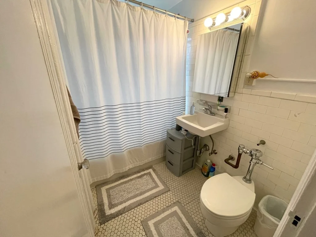 1 bed, 1 bath apartment for rent at 1401 Beacon Unit 307, Coolidge Corner — photo 13 of 14