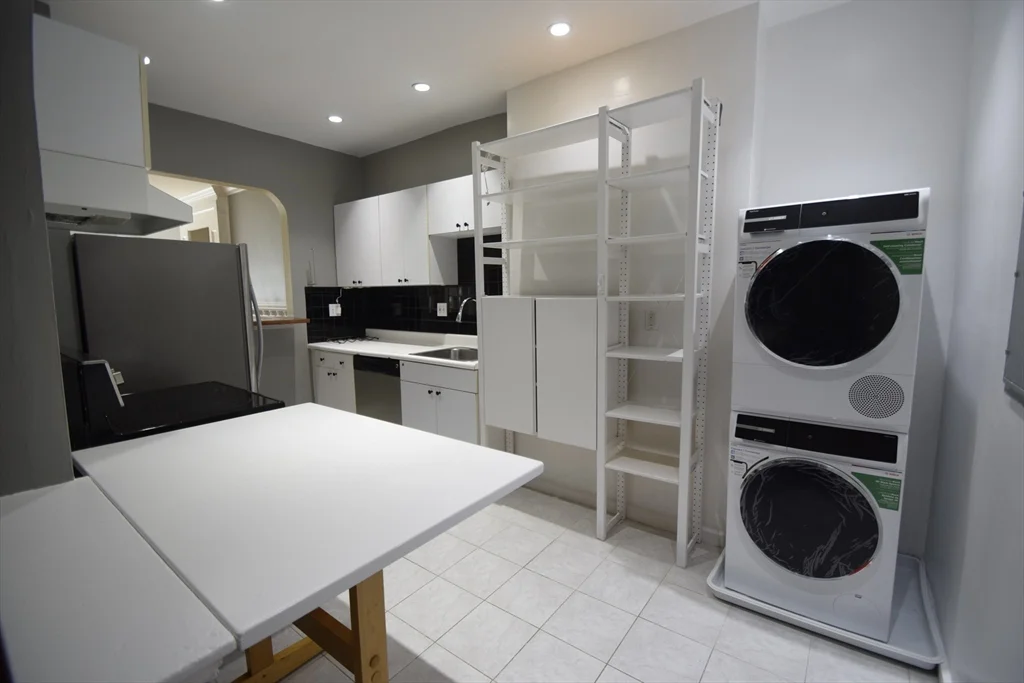 2 bed, 1 bath apartment for rent at 1402 Beacon St Unit 3, Coolidge Corner — photo 5 of 13