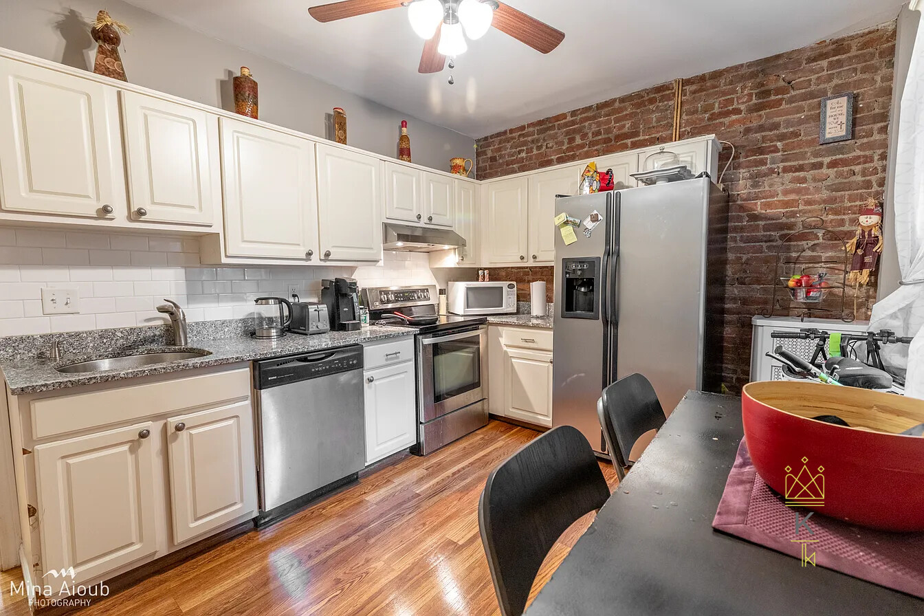 1 bed, 1 bath apartment for rent at 1404 Commonwealth Ave Unit 5, Brighton — photo 4 of 10