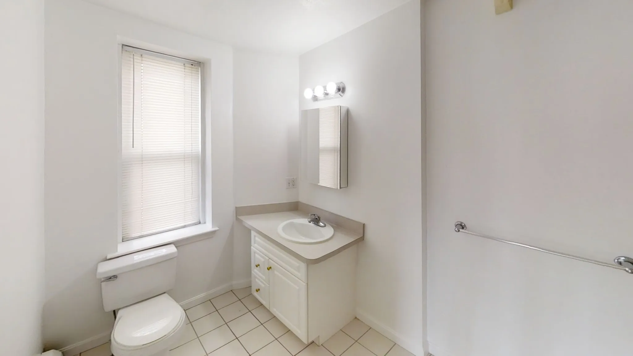 2 bed, 1 bath apartment for rent at 1405 Beacon St Unit 5, Coolidge Corner — photo 2 of 32