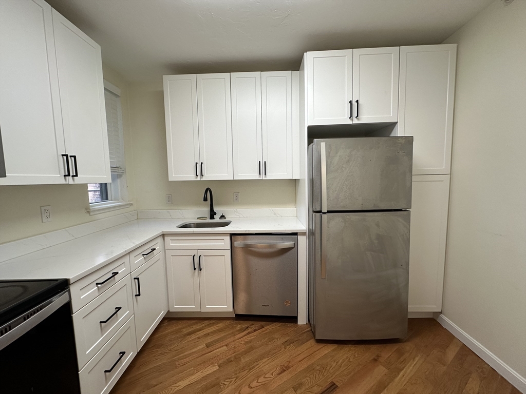 2 bed, 1 bath apartment for rent at 1405 Beacon Unit 2, Coolidge Corner — photo 4 of 6
