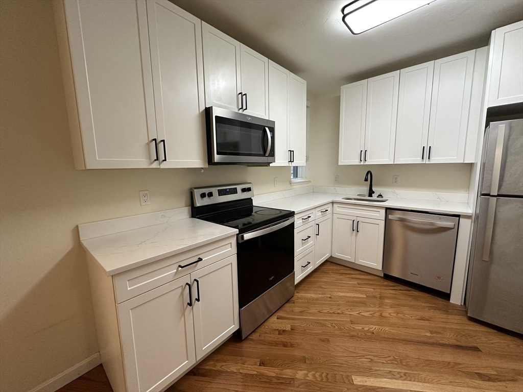 2 bed, 1 bath apartment for rent at 1405 Beacon Unit 2, Coolidge Corner — photo 3 of 6