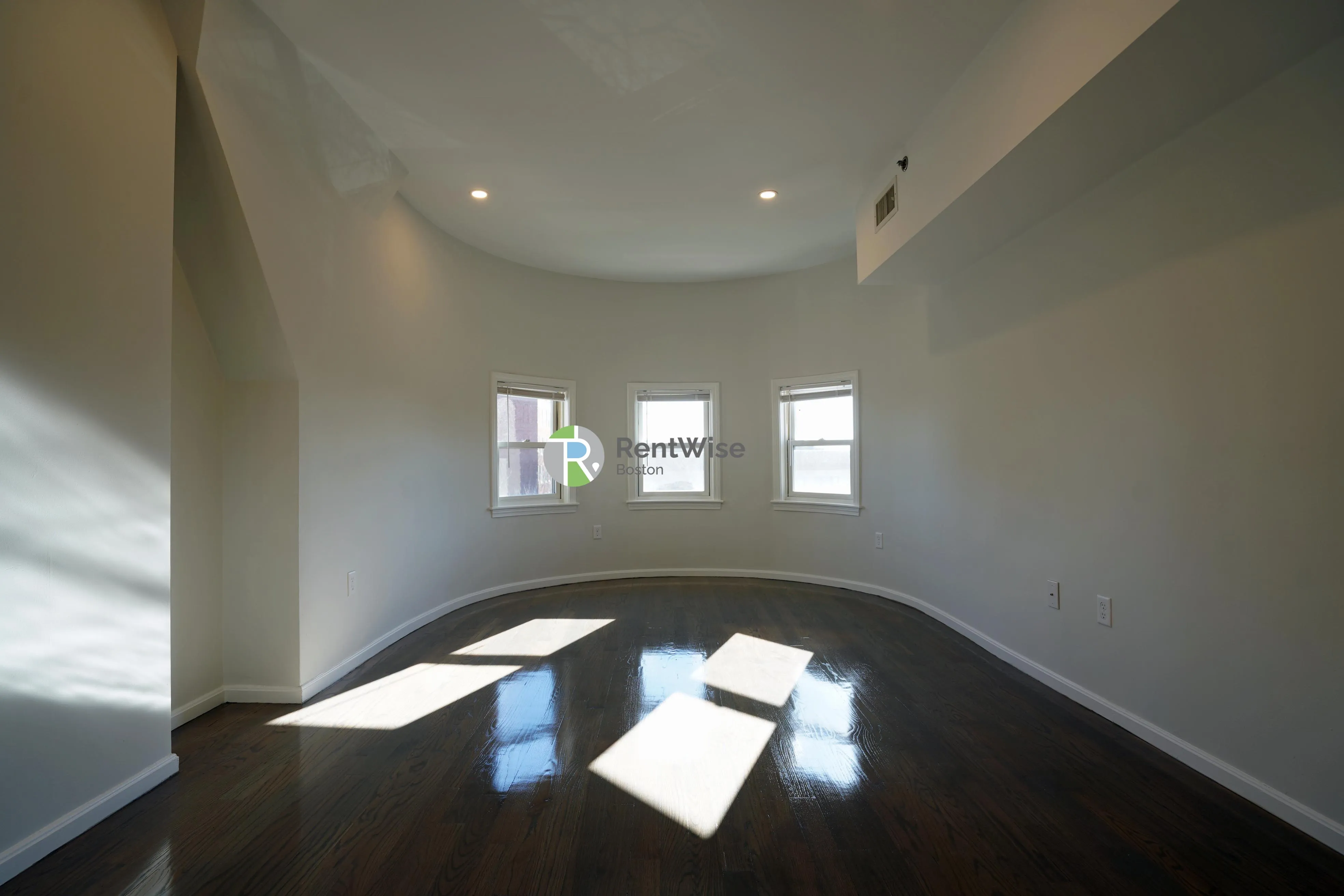 3 bed, 2 bath apartment for rent at 1406 Beacon St Unit 4, Corey Hill