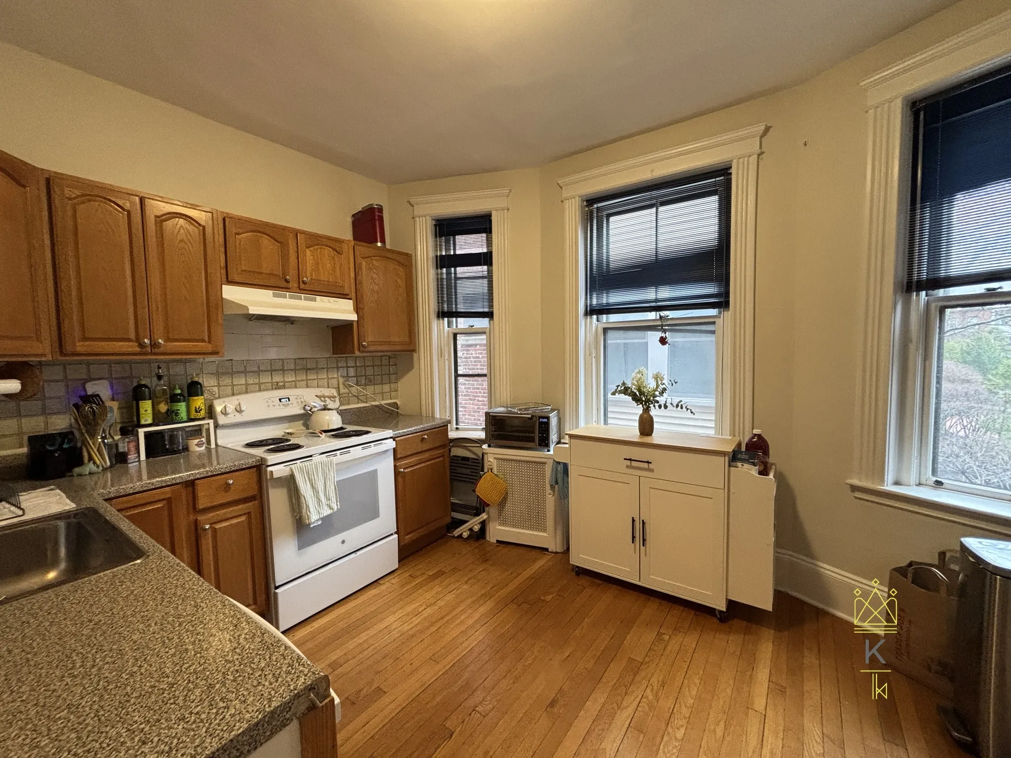 3 bed, 2 bath apartment for rent at 1407 Beacon St Unit 6, Coolidge Corner — photo 6 of 13