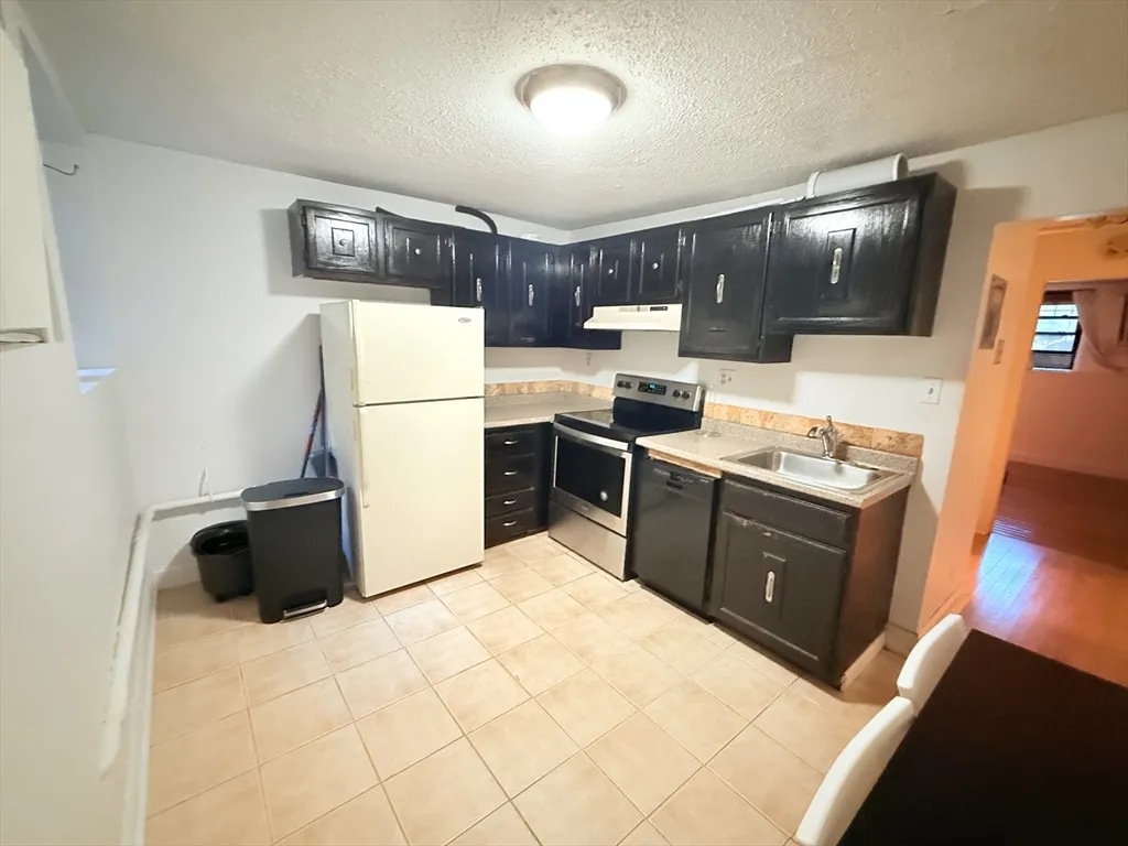1 bed, 1 bath apartment for rent at 1408 Commonwealth Ave Unit 2, Brighton — photo 7 of 12