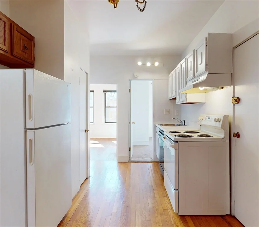 2 bed, 1 bath apartment for rent at 1408 Commonwealth Ave Unit 20, Allston — photo 7 of 12